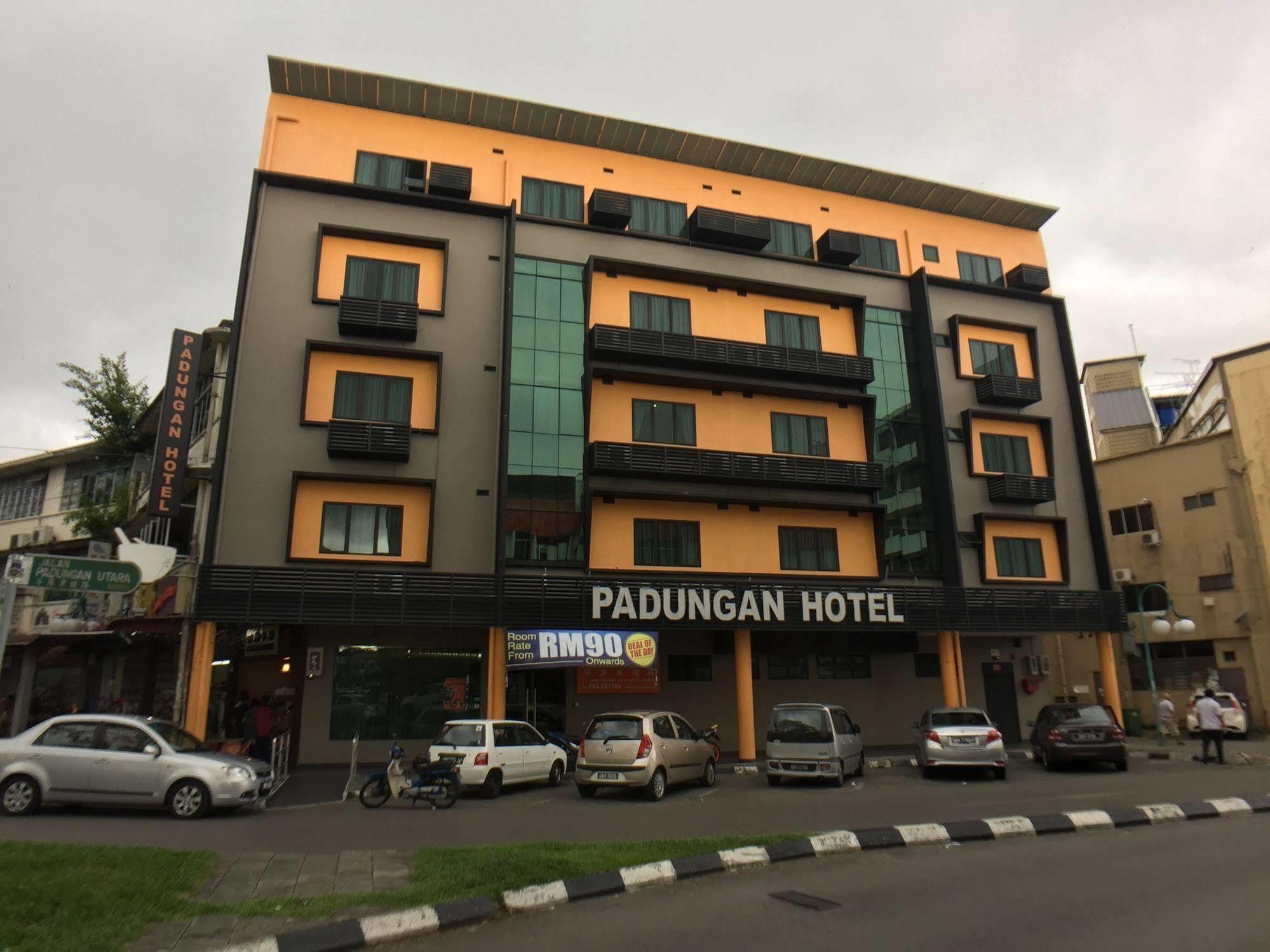 Padungan Hotel Kuching Eksteriør billede