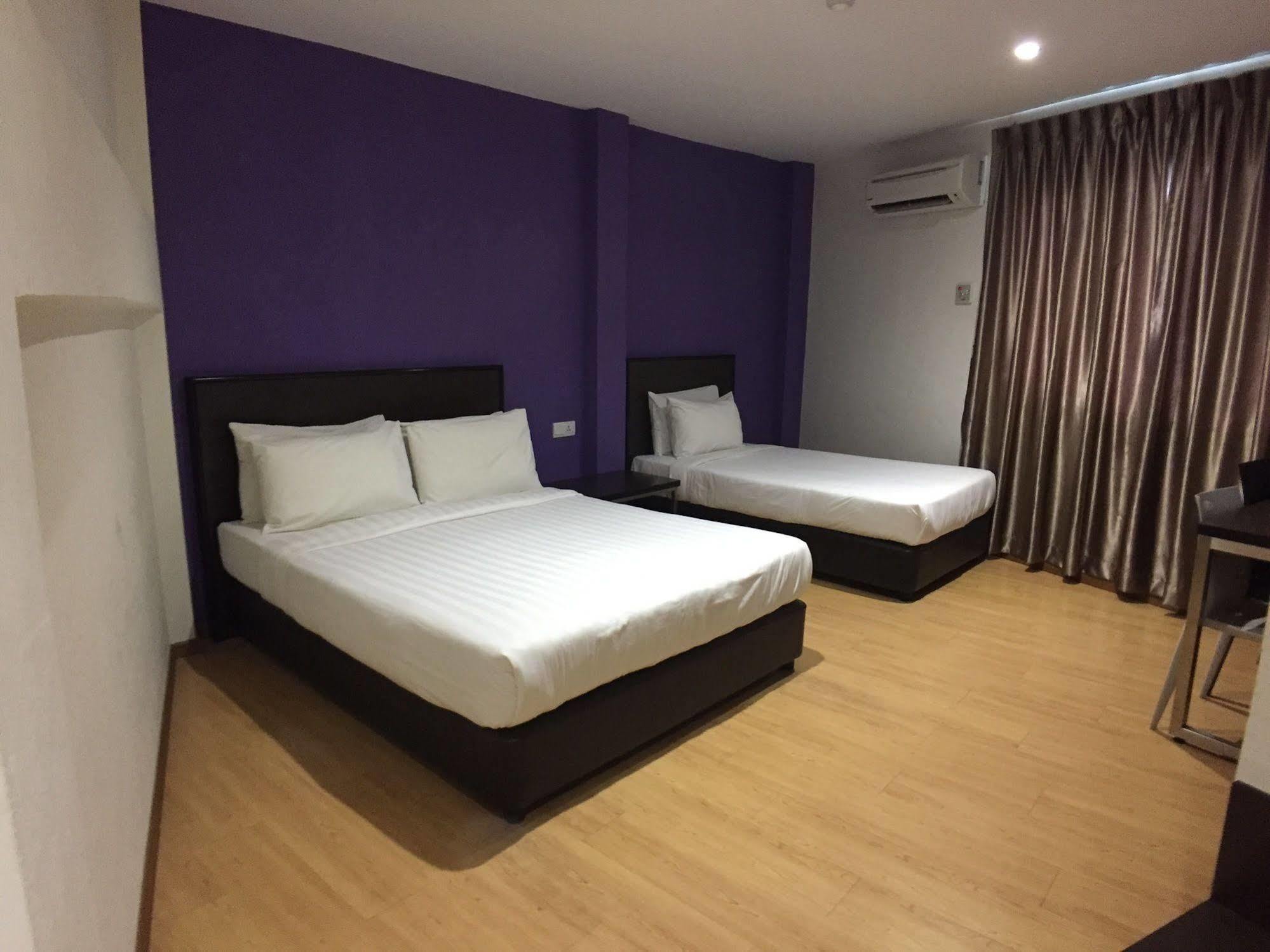 Padungan Hotel Kuching Eksteriør billede
