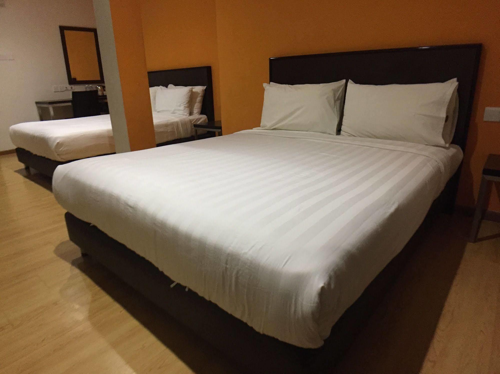 Padungan Hotel Kuching Eksteriør billede